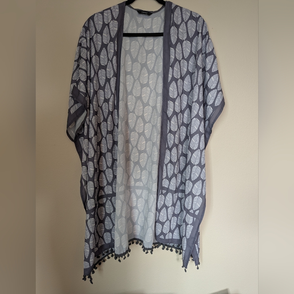 Dokotoo Gray Leaf Pattern Kimono OS